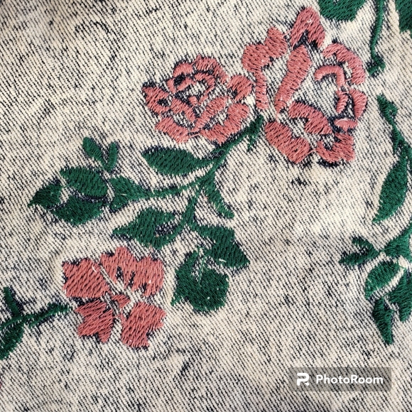 SOLD Bellfield acid wash embroidered floral cut off jean shorts - Picture 3 of 10